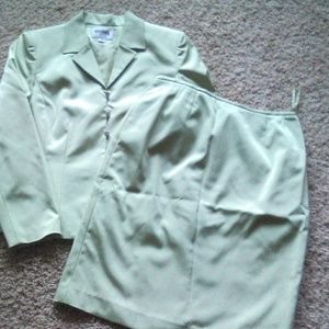 Skirt SUIT 10P rhinestone buttons by Kasper lime green